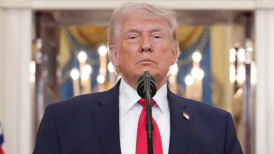 El presidente Donald Trump lanzó un ultimátum a Irán en medio de una escalada militar que incluye derribos de aeronaves y tensiones en el estrecho de Ormuz, mientras las negociaciones permanecen estancadas.