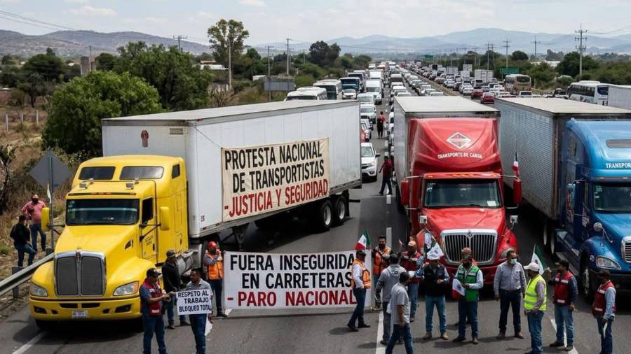 Más de 5 mil unidades de carga pesada podrían sumarse al paro nacional indefinido en la Región Centro y Piedras Negras.