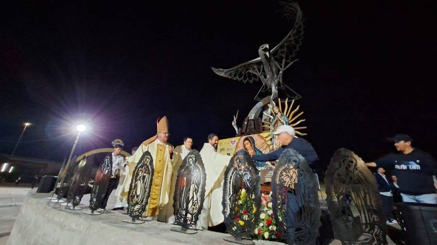 El Obispo Hilario González encabezó la ceremonia guadalupana ante cientos de fieles en Monclova.