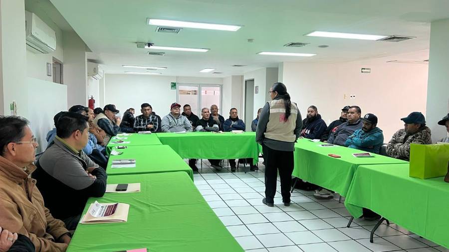 Operadores del transporte público reciben capacitación en protocolos de atención ante situaciones de violencia.