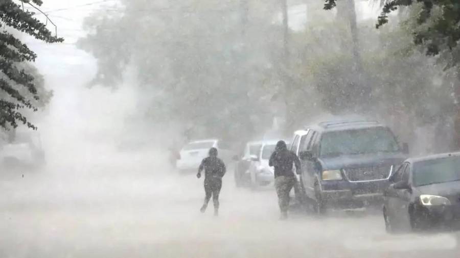 Un canal de baja presión en el sureste mexicano y el ingreso de humedad del golfo de México y mar Caribe, originarán lluvias intensas e intervalos de chubascos.