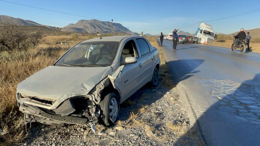 Vehículos implicados permanecieron varados en la carretera mientras se realizaban las maniobras de retiro.