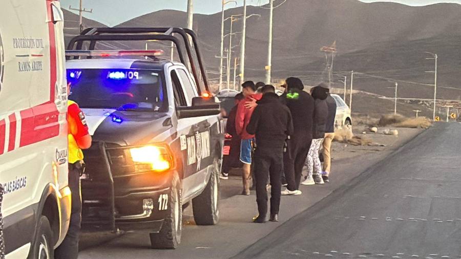 La camioneta Tahoe terminó volcada tras perder el control en el entronque a Paredón.