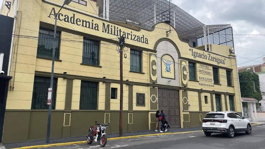 Con la medida, alrededor de 300 estudiantes matriculados en el plantel tendrán que ser reubicados.