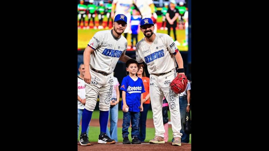 Jugadores de Acereros y Saraperos se unieron en el diamante con un objetivo solidario en beneficio de menores con discapacidad auditiva.