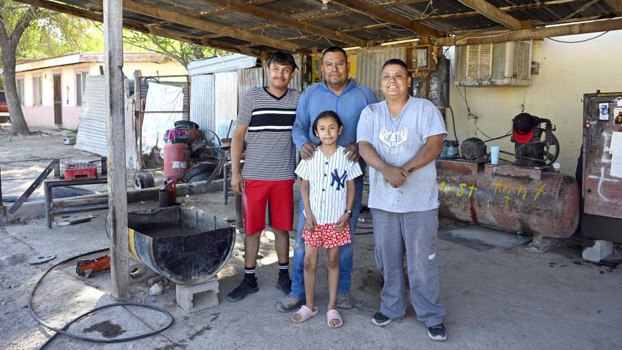 Las vulkas de un pueblo que son atendidas por sordomudos. Una historia sobre ruedas.