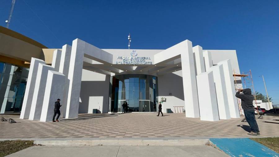 Agentes de la Agencia de Investigación Criminal cumplimentaron una orden de aprehensión contra un hombre señalado dentro de una carpeta de investigación por presuntos delitos cometidos en perjuicio de una menor de edad en Piedras Negras.