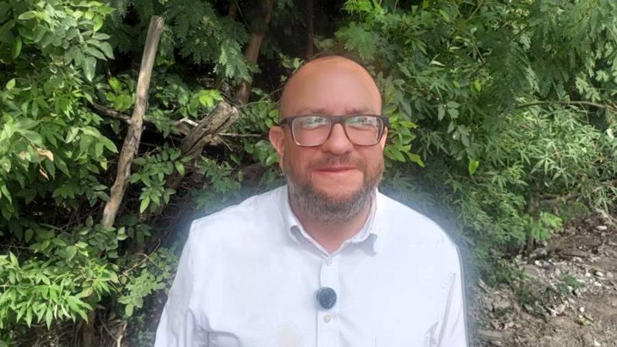 El subsecretario de Prevención y Control de Enfermedades de los Servicios de Salud de Coahuila, Iván Alejandro Moscoso González, exhortó a la población a reforzar la vigilancia de sus animales de compañía y ganado ante el riesgo del gusano barrenador.