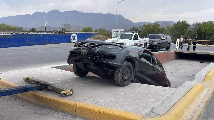 La conductora, de 41 años, resultó ilesa tras el accidente ocurrido alrededor de la 13:00 horas.