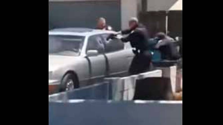 Policías de Phoenix acribillan a hombre sentado en su automóvil estacionado