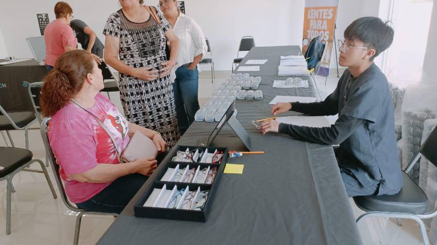 La Coordinación Técnica de Programas Federales del Patrimonio de la Beneficencia Pública en Coahuila entregó 360 lentes de armazón a habitantes de distintos municipios de la Región Norte.