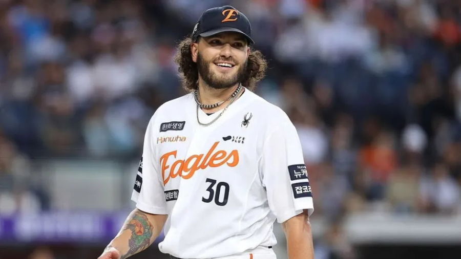 El lanzador de origen mexicano, Cody Ponce, llegó precedido de una gran historia en el beisbol de Corea y ahora apunta alto en Toronto.