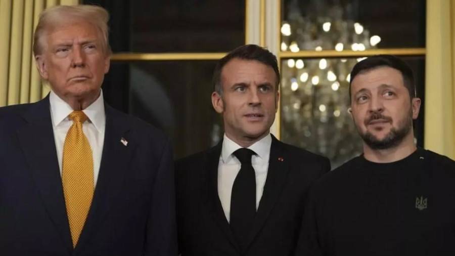 Macron y Zelensky fueron captados por un micrófono abierto mientras paseaban por los jardines del Hotel Royal.