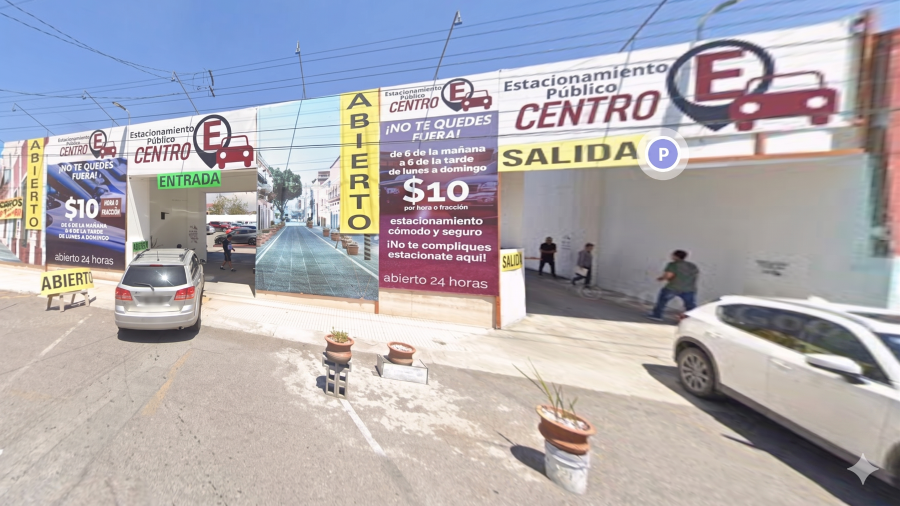 Este estacionamiento se encuentra en donde estuvieron las instalaciones de la Sociedad Manuel Acuña.