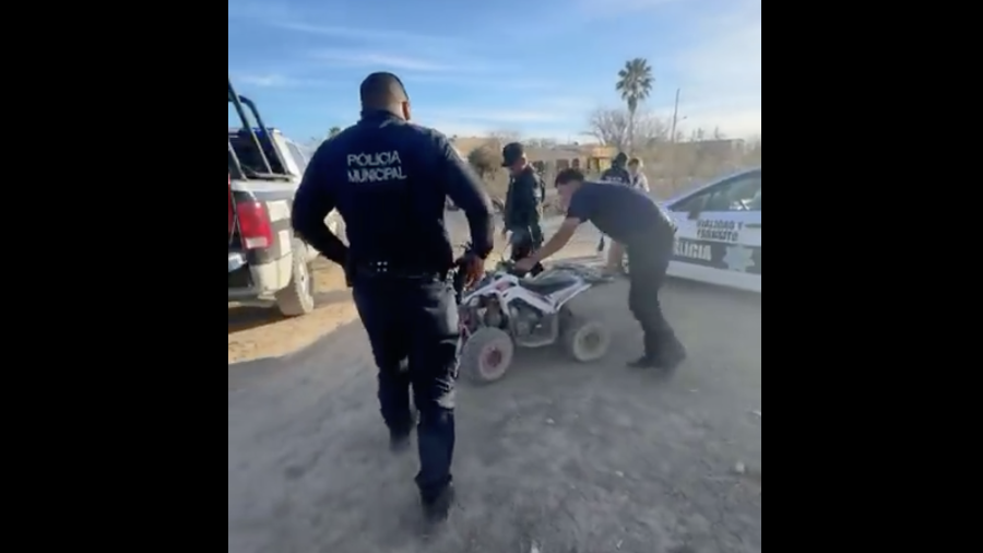 Ciudadanos cuestionaron que la Policía Municipal priorizara sancionar a una menor en lugar de atender problemáticas de seguridad en la colonia.