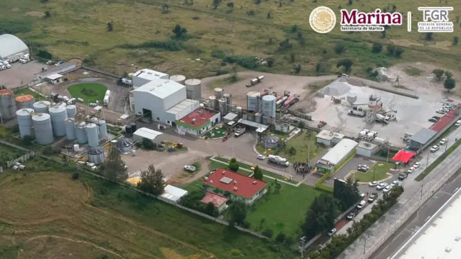 La Fiscalía realizó el cateo de un inmueble utilizado por una empresa dedicada a la fabricación y comercialización de combustibles alternos.