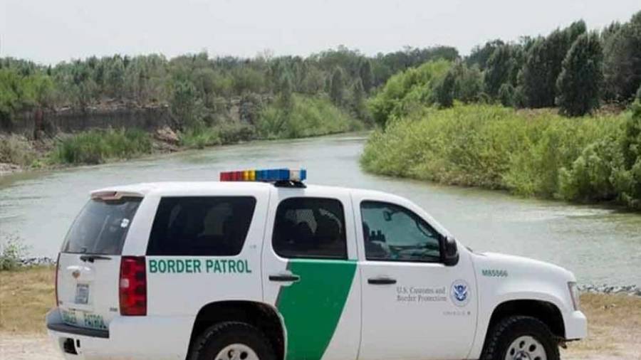 Detienen a joven de 13 años; cruzó a EU con su hermano de 7 meses