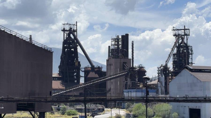 Carlos Villarreal, alcalde de Monclova, durante una declaración sobre la crisis de AHMSA.