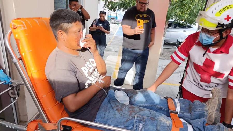 Ángel Ávila sufrió diversas lesiones tras el choque frontal registrado en el ejido Los Grupos.