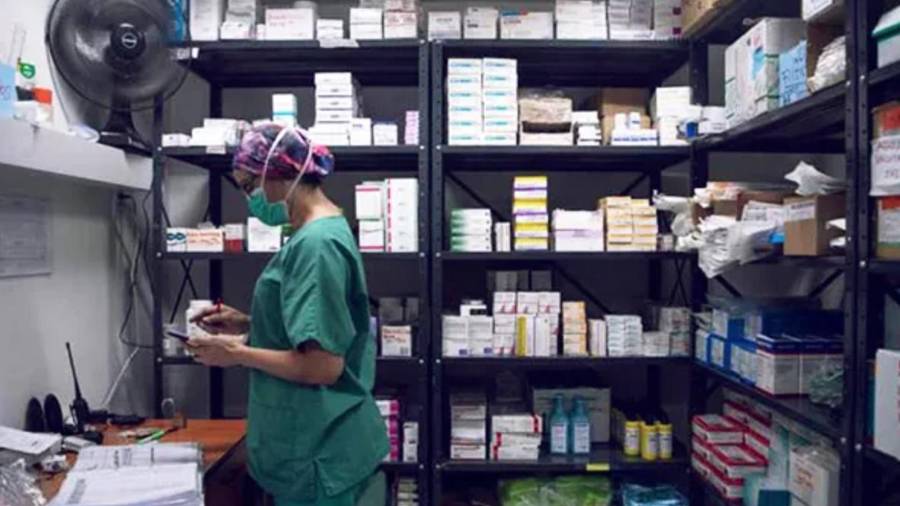 El dirigente de la Canifarma aseguró que, aun si la medida entrara en vigor de inmediato, no existe en México la capacidad para producir el volumen de etiquetas requerido, lo que complicaría aún más el suministro de medicamentos.