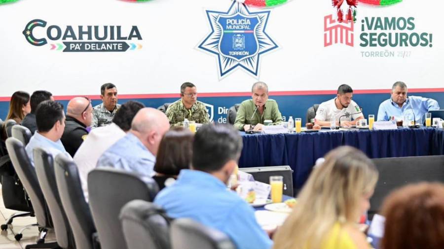 Autoridades municipales, estatales y militares revisaron la estrategia de seguridad para las celebraciones patrias y otros eventos de alta afluencia en Torreón.