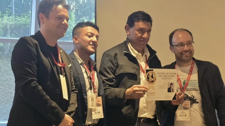 Jesús Coronado, director de la Organización Mundial de Periodistas Turísticos en México (centro), destacó la importancia de incluir a Coahuila en la agenda del congreso para fortalecer la promoción turística a nivel internacional.