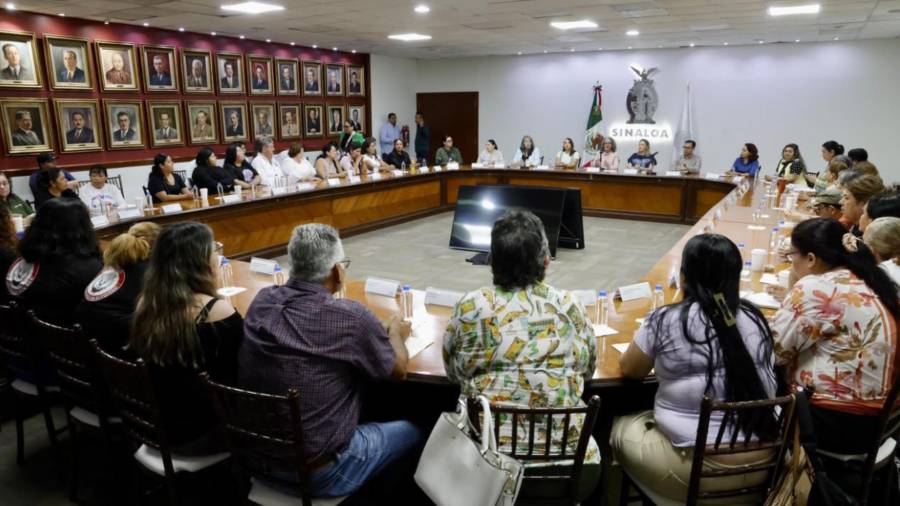 En la reunión las activistas expusieron sus demandas de mayor seguridad para las buscadoras.