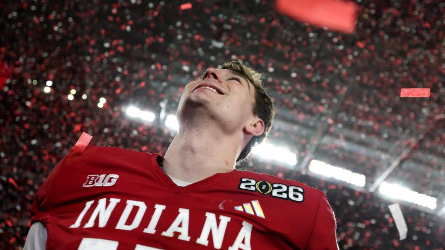 Fernando Mendoza llega al NFL Draft 2026 como uno de los prospectos latinos más atractivos, con reflectores por su talento como quarterback y por el orgullo con el que ha representado sus raíces.