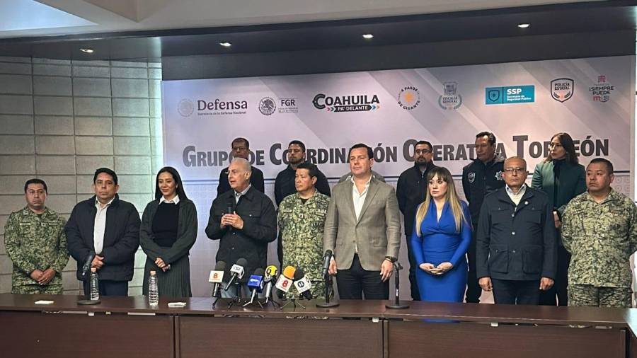 Autoridades estatales y municipales durante el encuentro de seguridad interestatal.