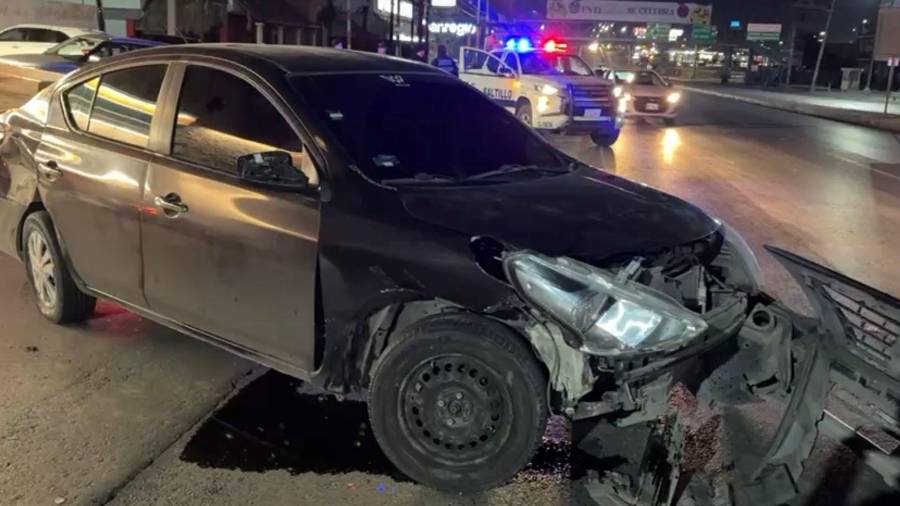 Las unidades presentaron daños laterales tras impactarse costado contra costado.