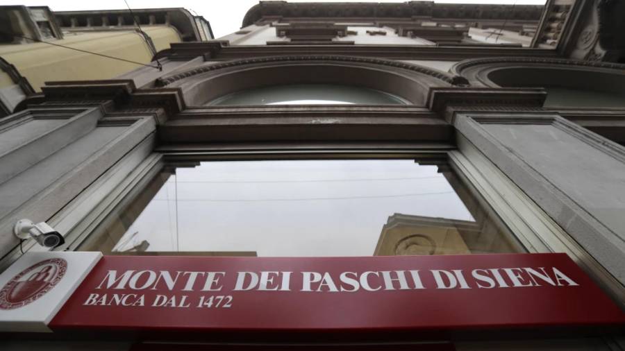 Una vista de una sucursal bancaria ‘Monte Dei Paschi di Siena’ en Milán, Italia, el lunes 19 de diciembre de 2016.