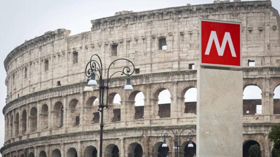 La multimillonaria línea de metro Metro C se ha estado construyendo durante dos décadas, pero se ha visto frenada por retrasos burocráticos y de financiación.