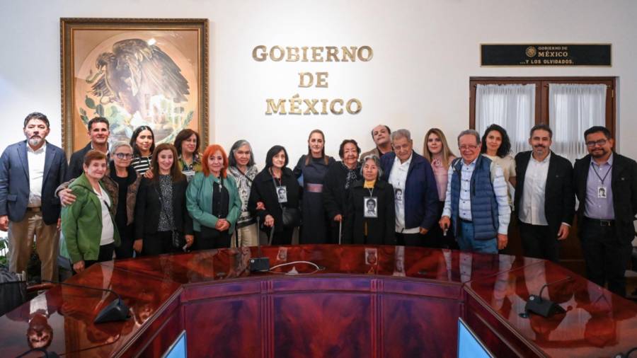 La presidenta se comprometió a dar seguimiento a sus demandas de verdad y justicia por los crímenes cometidos durante la Guerra Sucia.