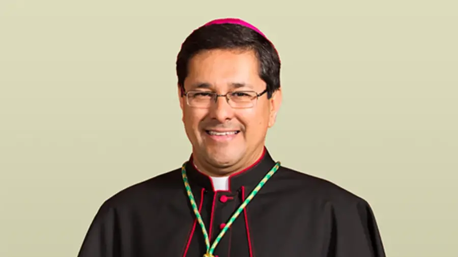 El Obispo de la Diócesis de Piedras Negras, Alfonso Miranda, deseó alegría, paz y amor.