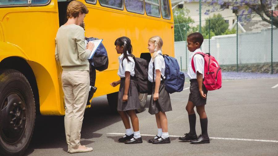 Es importante validar que la compañía de transporte cuente con los permisos y seguros necesarios para la ejecución de su servicio.