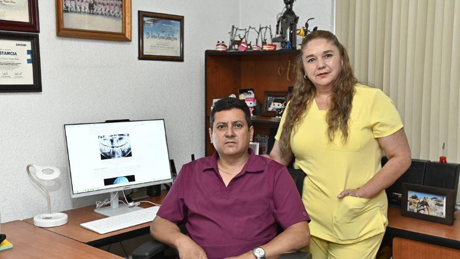 El Dr. Arturo Román Valdés Dena y la Dra. Gabriela Padilla Pradis advierten que una boca sana es clave para prevenir problemas cardíacos.
