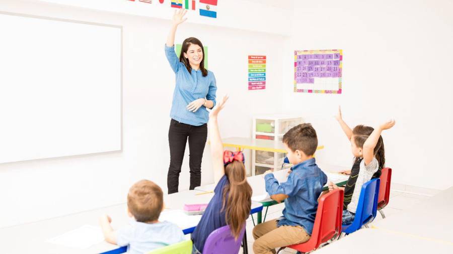 Una escuela que fomenta el debate, es más completa que solo la memorización.