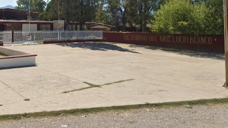 Padres de familia se manifestaron por segunda ocasión frente a la Secundaria Lucio Blanco.