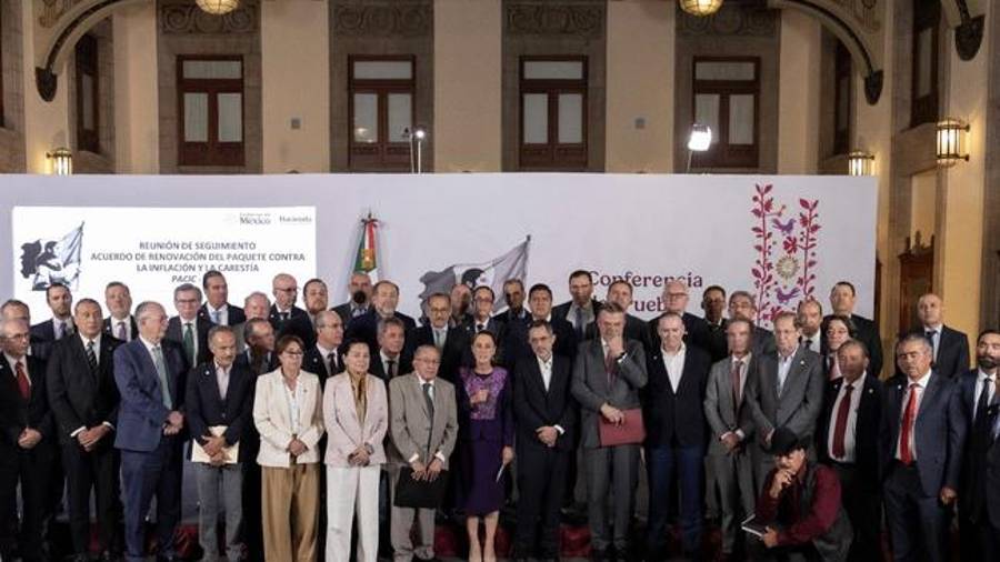 La presidenta de México, Claudia Sheinbaum Pardo, anunció nuevo acuerdo con empresarios, productores y cadenas comerciales para mantener el costo de la canasta básica del PACIC en 910 pesos.