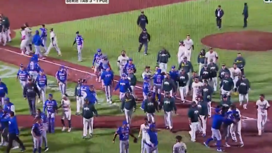 La bronca comenzó por un pelotazo de Clayton Andrews a Herlis Rodríguez, de Pericos, durante la octava entrada del quinto juego.