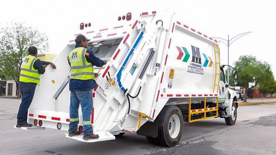 El nuevo camión recolector ya opera en distintas colonias de Monclova para reforzar el servicio de limpieza y reducir los tiempos de atención.