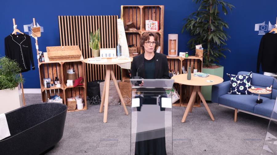 La comisaria europea de Medio Ambiente, Resiliencia Hídrica y Economía Circular Competitiva, Jessika Roswall, ofrece una conferencia de prensa sobre la nueva Estrategia de Bioeconomía, en Bruselas, Bélgica.