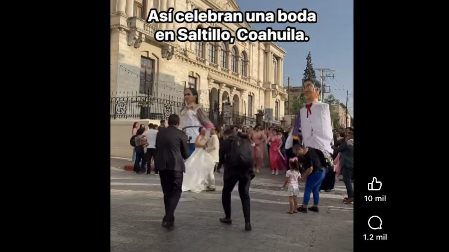 Con un estilo inspirado en celebraciones del sur de México, la pareja convirtió su enlace matrimonial en una auténtica fiesta urbana que desató reacciones en redes sociales.