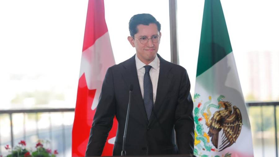 El Canciller Roberto Velasco explicó desde Canadá que México importa autos chinos por su bajo costo.