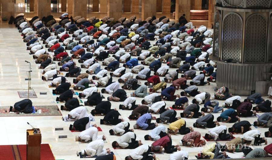 $!Musulmanes inician el Ramadán con rezos y manteniendo sana distancia social