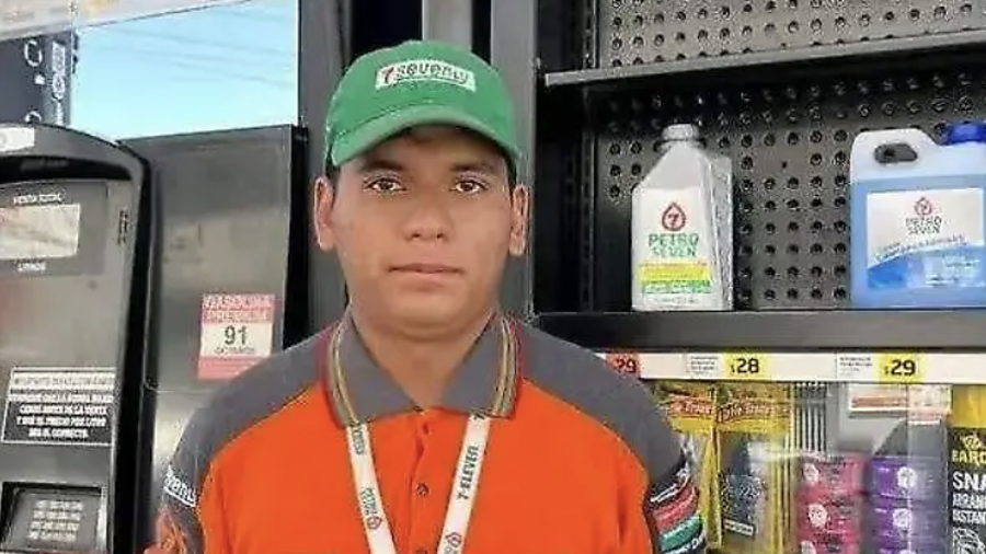 El joven desapareció tras concluir su jornada laboral en una estación de servicio de Torreón.