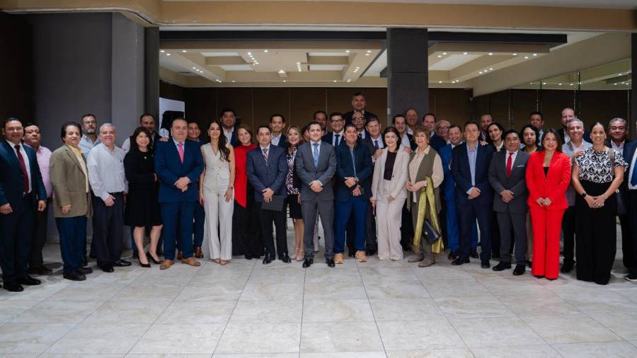 El acto protocolario reunió a autoridades municipales y miembros del gremio notarial.