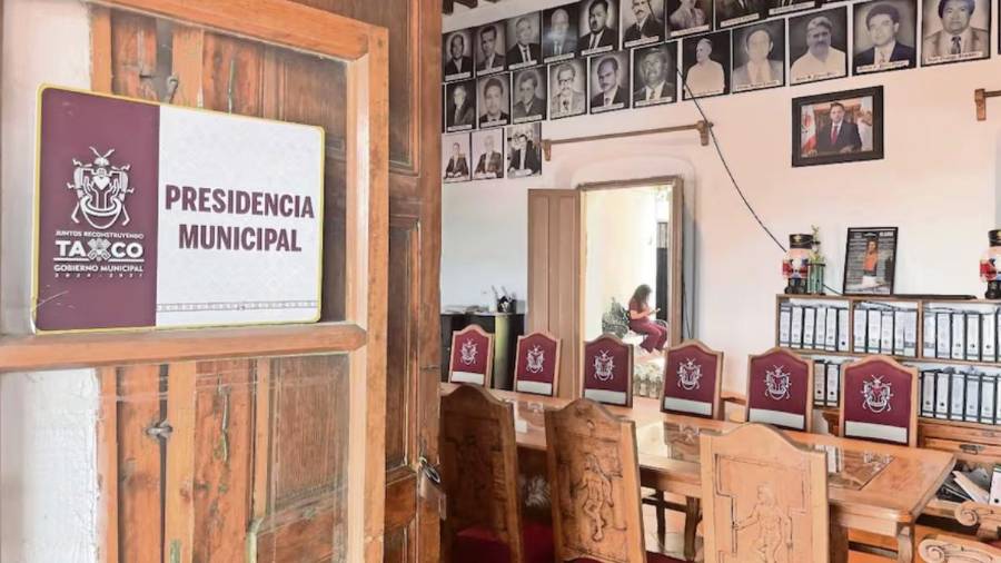 El Palacio Municipal de Taxco estuvo abierto pero sin actividad. Los trabajadores dijeron no saber cuándo regresa el alcalde Juan Andrés Vega Carranza.
