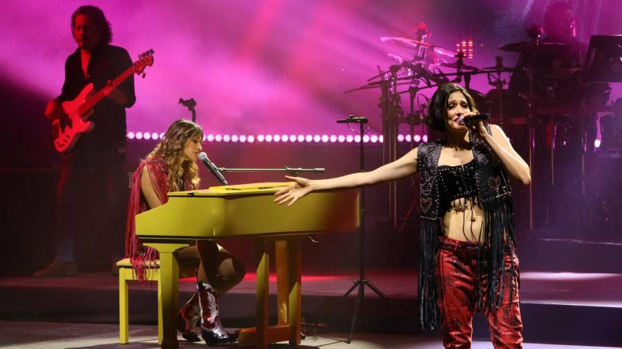 Un aproximado de 7 mil asistentes se dieron cita para el concierto de las artistas en la ciudad.