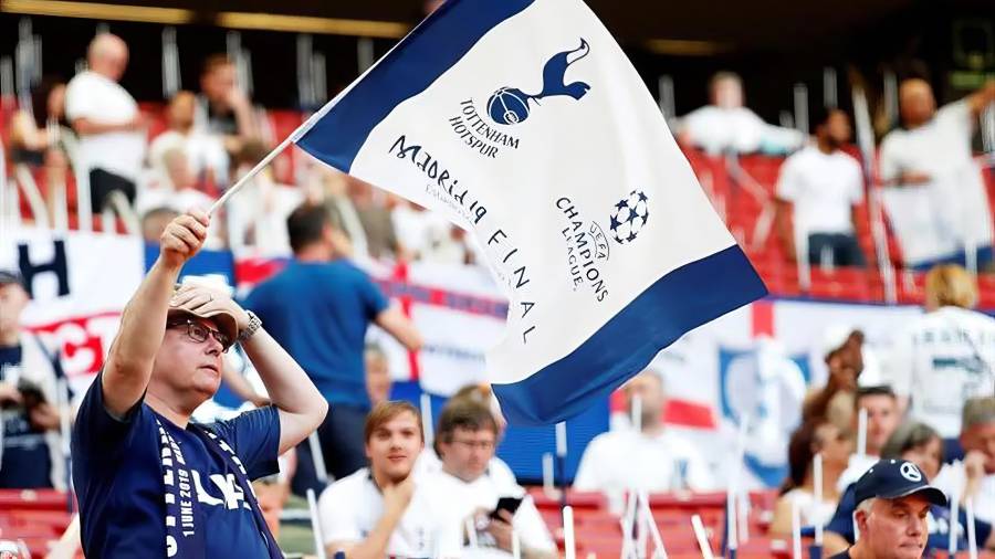 Cuando se rebasa la pasión y no hay castigo, las expresiones de odio y racismo suelen aparecer en estadios de todo el mundo, temas en que la FIFA y los clubes involucrados han puesto la lupa.